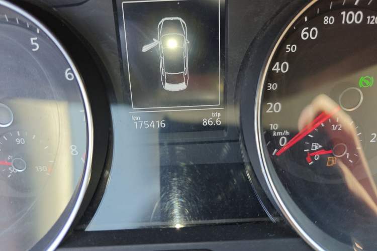 Used Volkswagen Magotan 2017 330TSI DSG Leading Model Odometer Close Up