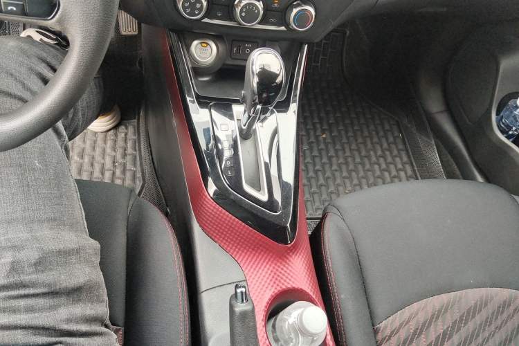 Used Nissan Lannia 2016 1.6L CVT Smart Cool Edition Gear Lever