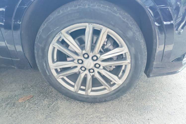 Used Cadillac XT6 2021 2.0T 6-Seater Two-Wheel Drive Luxury Version Right Front Wheel Hub