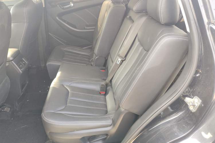 Used Dongfeng Fengon 580 2018 Revised Version 1.5T CVT Luxury Edition Left Rear Seat