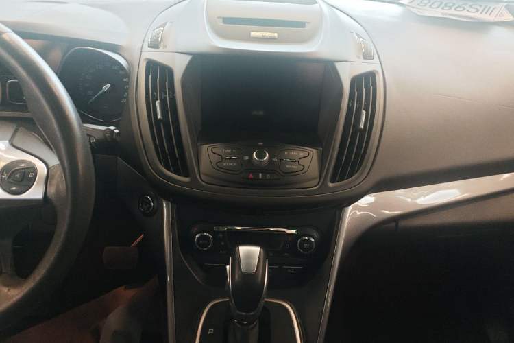 Used Ford Kuga 2015 1.5L GTDi Four-Wheel-Drive Elite Model Audio And AC Panel