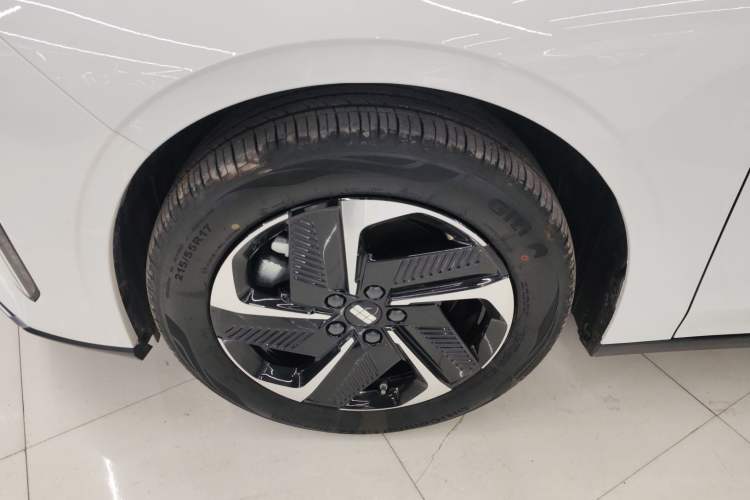 Used Geely Galaxy L6 2024 125km PLUS Dragon Edition