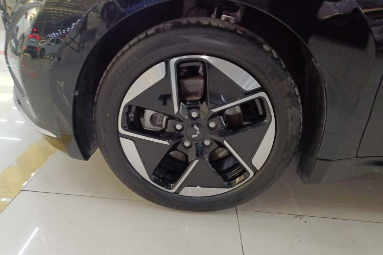Used Wuling Xingguang 2024 Co-Creation Edition 510 Advanced Model Left Front Wheel Hub