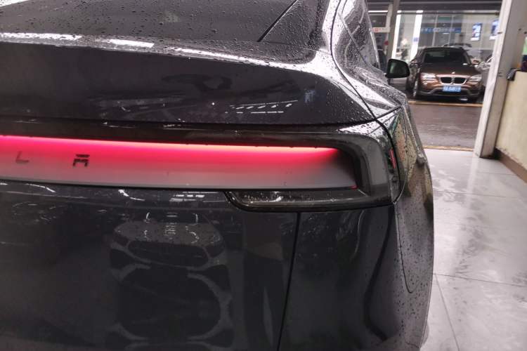 Used Tesla Model Y 2025 Long-Range All-Wheel-Drive Version Right Rear Taillight