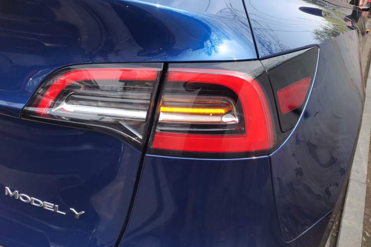 Used Tesla Model Y 2021 Long-Range All-Wheel-Drive Version
