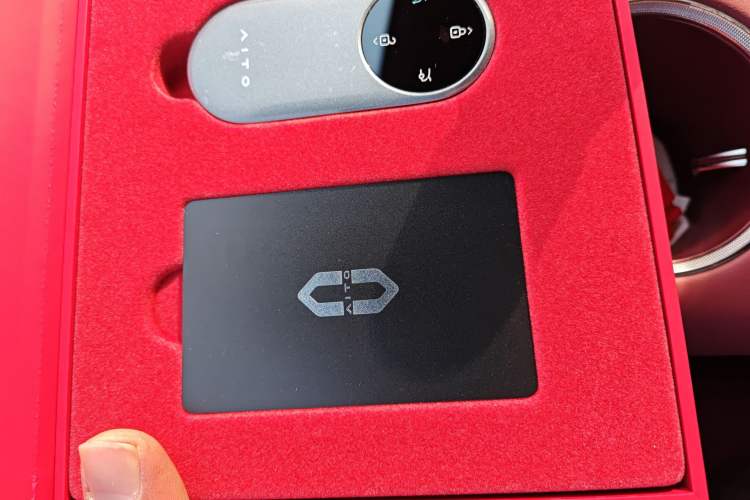 Used Hima AITO M8 2025 Extended-Range Max+ Version 53.4 kWh 5-Seater Edition Vehicle Key