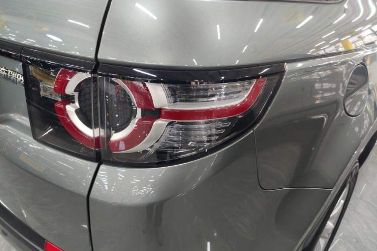 Used Land Rover Discovery Sport 2018 240 PS SE Version Exterior 3