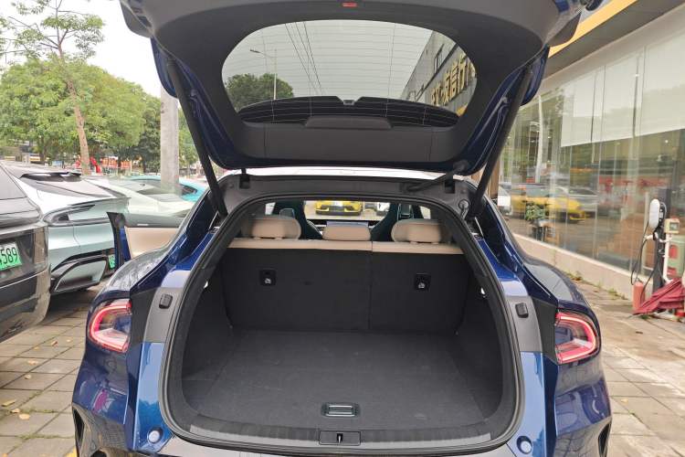 Used Xiaomi Auto YU7 2025 Ultra-Long Range High-Performance All-Wheel-Drive Max Edition Trunk