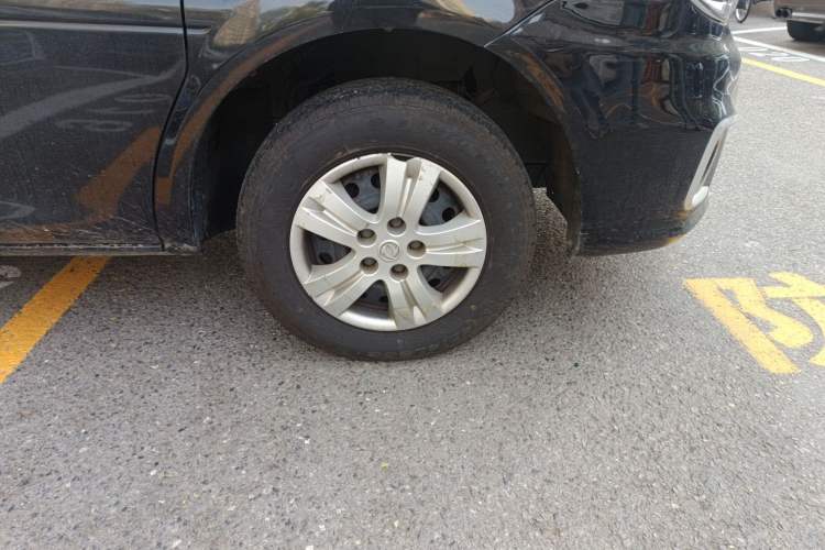 Used FORTHING Lingzhi 2019 Facelifted M5L 1.6L 7-Seater Base Model China VI Standard Right Front Wheel Hub