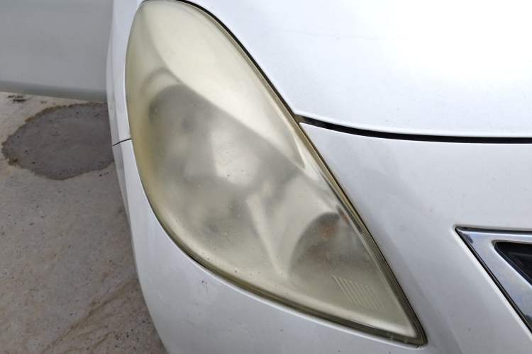 Used Nissan Sunny 2011 1.5XL Manual Deluxe Edition Right Front Headlight
