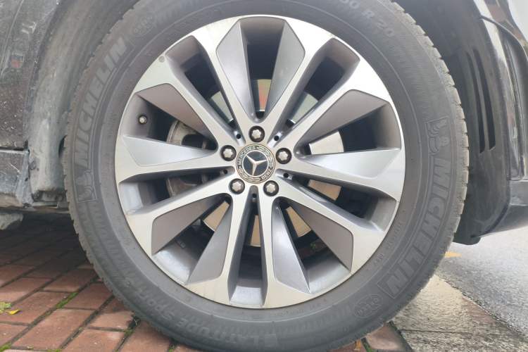 Used Mercedes-Benz GLE 2022 Facelifted GLE 350 4MATIC Fashion Edition Right Front Wheel Hub