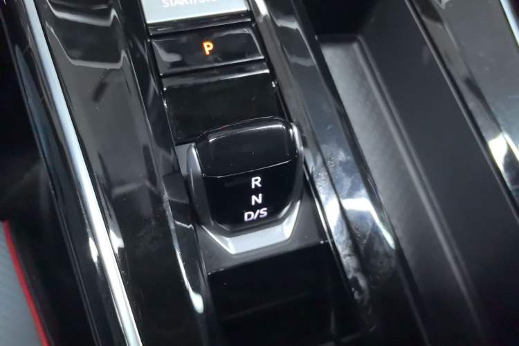 Used Volkswagen Lamando 2023 Lavida L 280TSI DSG Cool & Spicy Edition Gear Lever