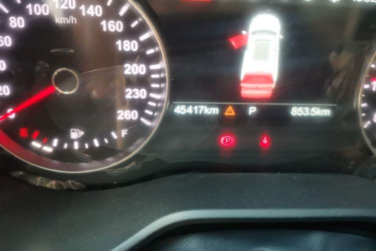 Used Brilliance V7 2018 280T DCT Luxury Model 5 Seats Odometer Close Up