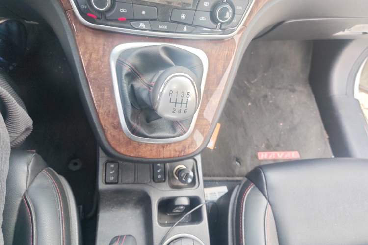 Used Haval H6 2015 Revised Version Sport Edition 1.5T Manual Transmission Two-Wheel Drive Elite Grade Gear Lever