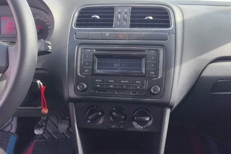 Used Volkswagen Polo 2013 1.4L Manual Comfort Edition Audio And AC Panel