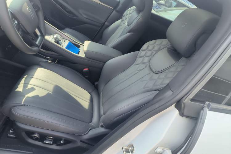 Used BYD Song L EV 2025 Intelligent Driving Version 662 km LiDAR Excellence Edition
