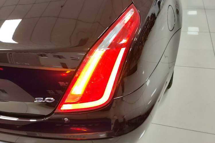 Used Jaguar XJ 2016 XJL 2.0T Two-Wheel-Drive Elegant Business Edition