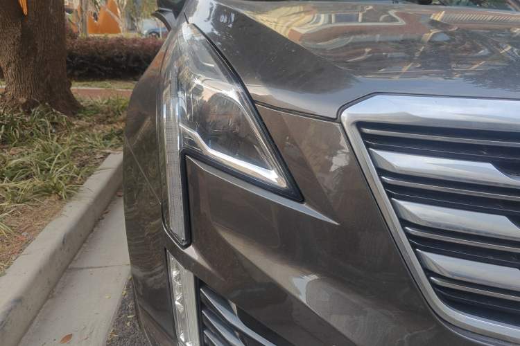 Used Cadillac XT5 2018 28E Four-Wheel Drive Leading Version Right Front Headlight