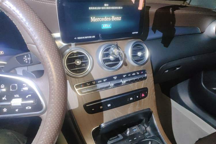 Used Mercedes-Benz GLC 2022 Second Facelift GLC 260 L 4MATIC Luxury Edition Audio And AC Panel