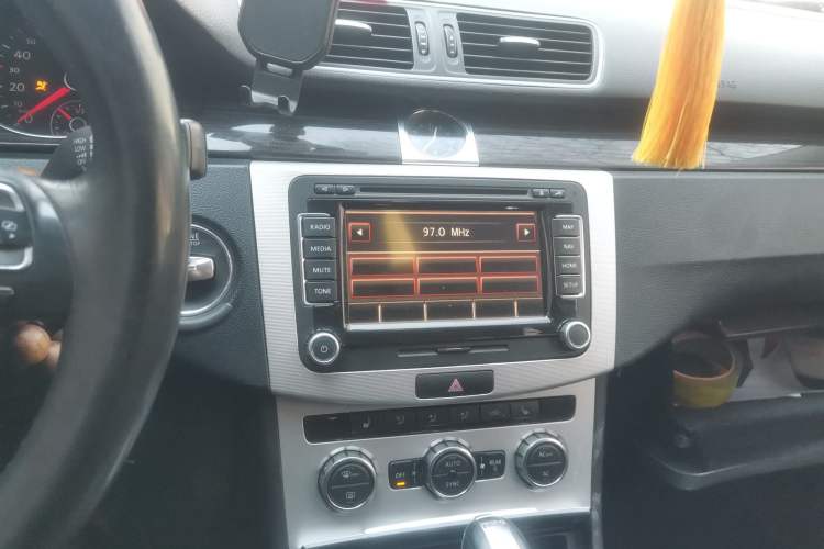 Used Volkswagen Magotan 2012 1.8TSI Prestige Model Audio And AC Panel