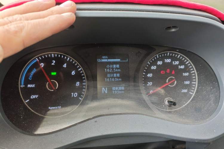 Used Wuling Yangguang 2024 300KM Comfort Version Passenger Van 75kW
