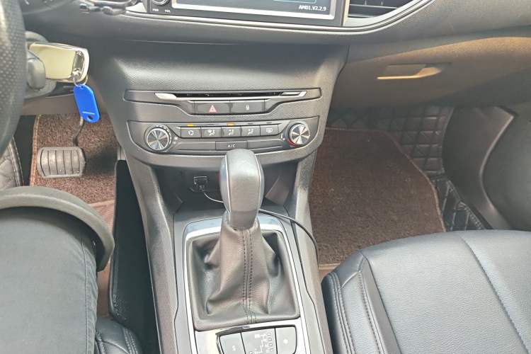 Used Peugeot 308S 2015 1.2T Automatic Shangchi Edition Gear Lever