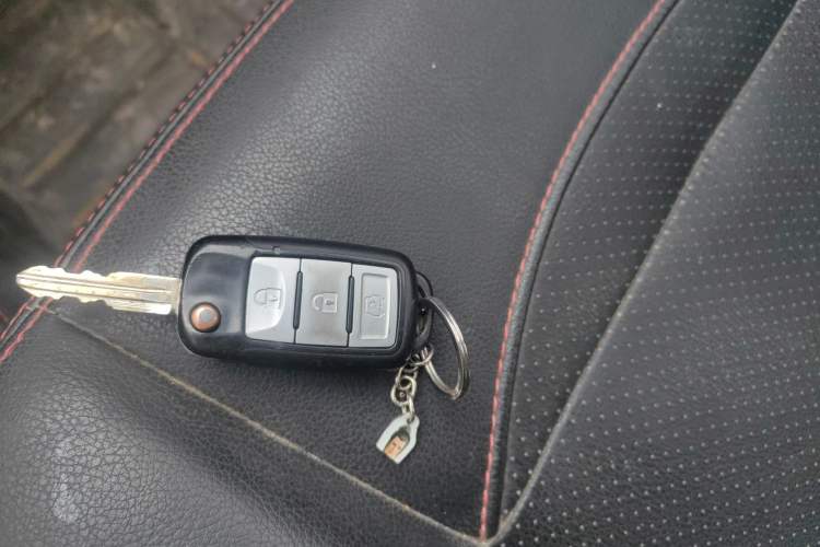 Used Dongfeng Fengon 360 2015 1.5L Manual Luxury 7-Seater China IV Standard
