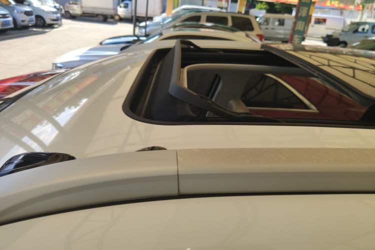 Used CHANGAN OSHAN X7 EV 2020 Luxury Edition 405 Roof