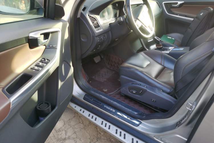 Used Volvo XC60 2015 T5 Smart Upgrade Model
