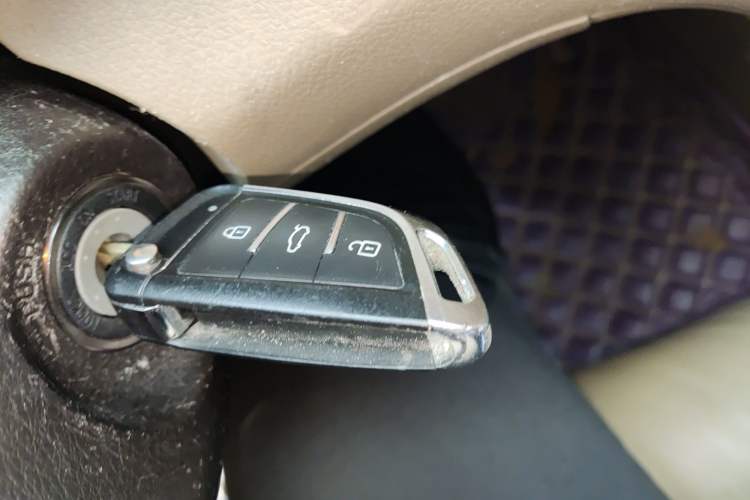 Used Toyota Highlander 2011 2.7L Two-Wheel Drive 7-Seater Luxury Edition Vehicle Key