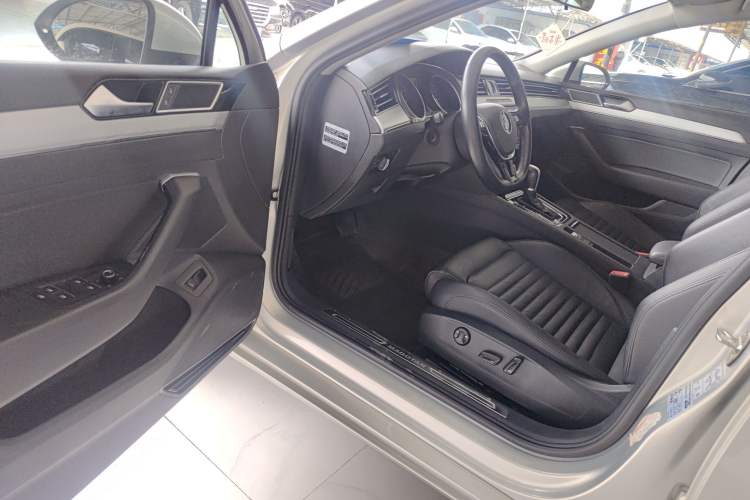 Used Volkswagen Magotan 2017 330TSI DSG Leading Model Driver Seat