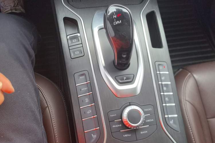 Used Wey VV6 2020 2.0T Two-Wheel Drive Smart Enjoyment+