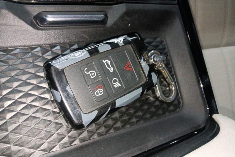 Used Land Rover Range Rover Evoque 2021 Range Rover Velar L 249PS R-Dynamic First Edition