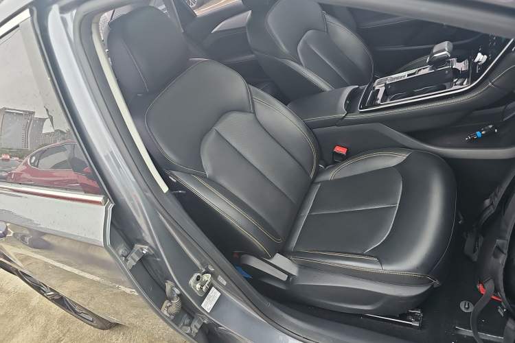 Used Roewe i6 MAX 2020 300TGI Automatic "Swell Cool Smart Drive" Edition
