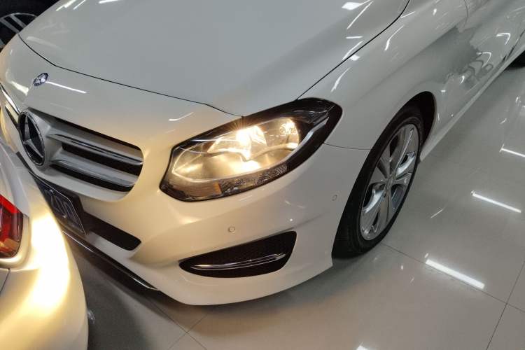 Used Mercedes-Benz B-Class 2017 B 200 Sport Edition Left Front Headlight