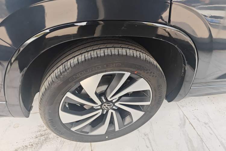 Used Volkswagen Tayron X 2023 330TSI Two-Wheel-Drive Prestige High-Energy Version Right Rear Wheel Hub