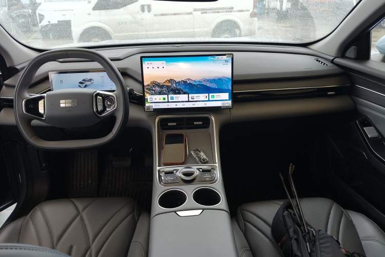 Used Geely Galaxy L6 2025 EM-i 140km Starship Edition Center Console