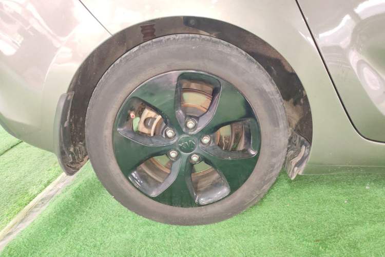 Used Kia Carens 2013 2.0L 7-Seater Automatic Comfort Edition China IV Standard