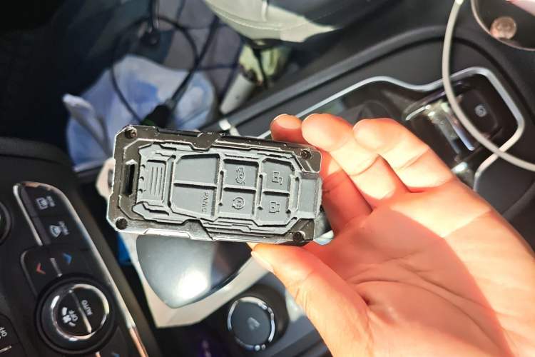 Used Jeep Cherokee 2019 2.0T Four-Wheel Drive Exclusive Edition China VI Emission Standard Vehicle Key