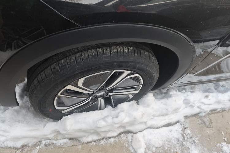 Used Geely Galaxy Xingjian 7 EM-i 2026 Model 130km Launch Edition Left Front Wheel Hub