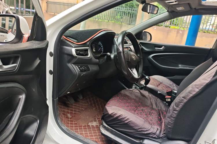 Used Hyundai Verna (older generation) 2017 1.4L Manual Colorful Skyroof Version China V Standard Driver Seat