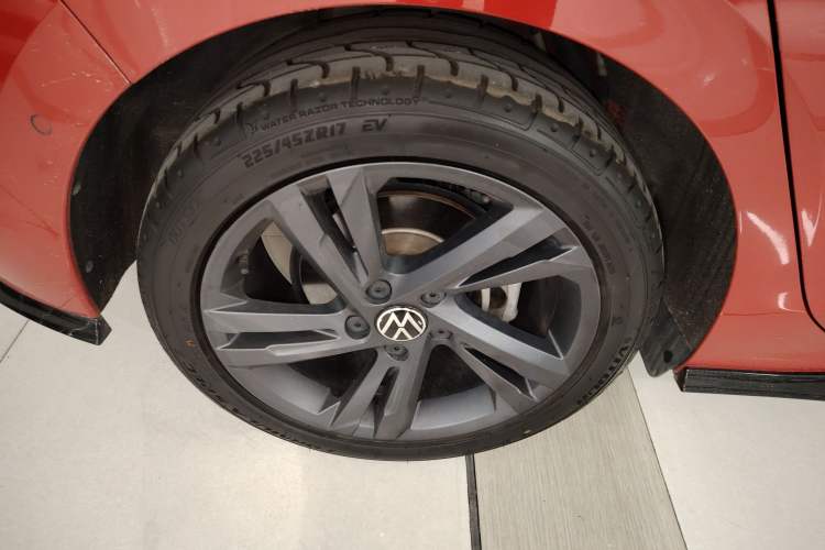 Used Volkswagen Golf 2021 280TSI DSG Pro First Edition Right Rear Wheel Hub