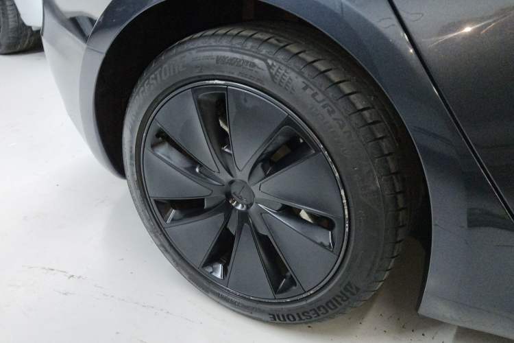 Used Tesla Model 3 2025 Rear-Wheel-Drive Version
