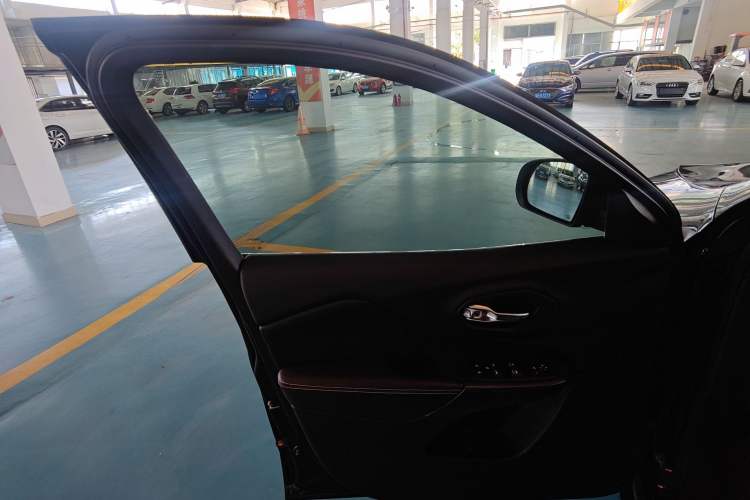 Used Jeep Cherokee 2020 2.0L Two-Wheel Drive Classic Sports Edition