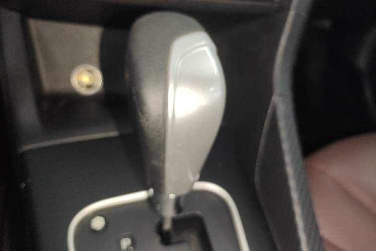 Used Soueast A5 Wing Dance 2019 1.5L CVT Wingzun Edition China VI compliant Gear Lever