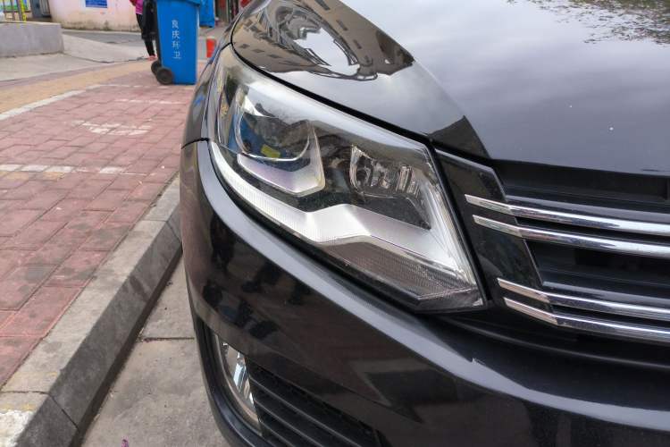 Used Volkswagen Tiguan 2015 1.8TSI Automatic Two-Wheel Drive Luxury Model Right Front Headlight