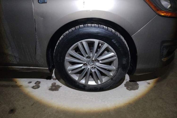 Used Citroen C4L 2015 1.8L Automatic Luxury Edition Right Front Wheel Hub