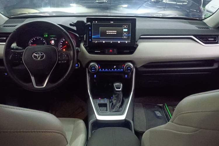 Used Toyota Wildlander 2022 2.0L CVT Two-Wheel Drive Luxury PLUS Edition Center Console