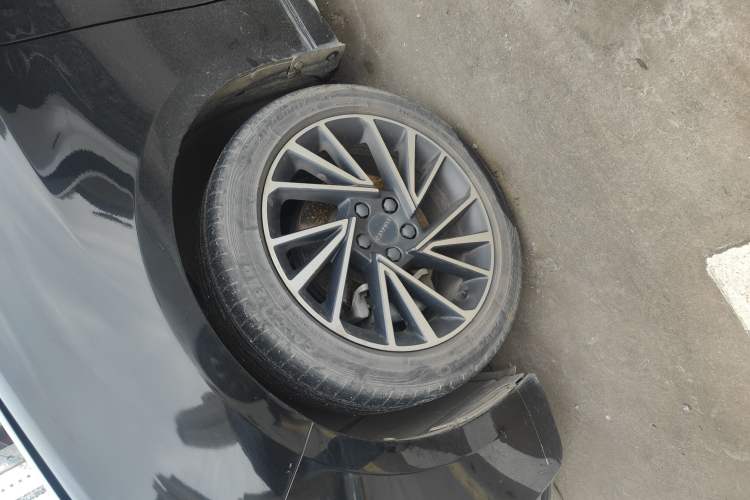 Used Lynk & Co 03 2022 2.0TD DCT GenioPlus Left Front Wheel Hub