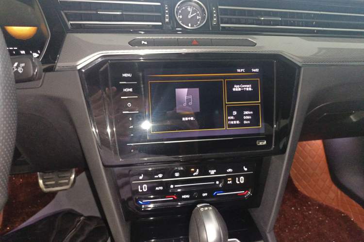 Used Volkswagen Magotan 2023 2 Million Units Limited Edition 330TSI DSG Leading Version Audio And AC Panel